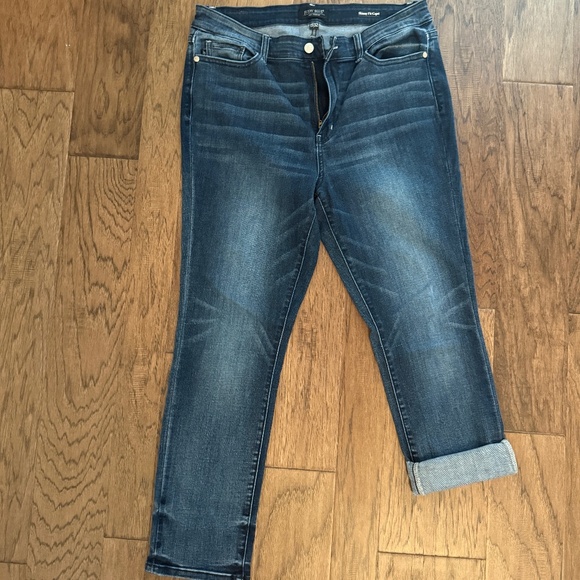 Judy Blue denim rolled to Capri or unrolled to ankle length size 15 jeans - Picture 1 of 1